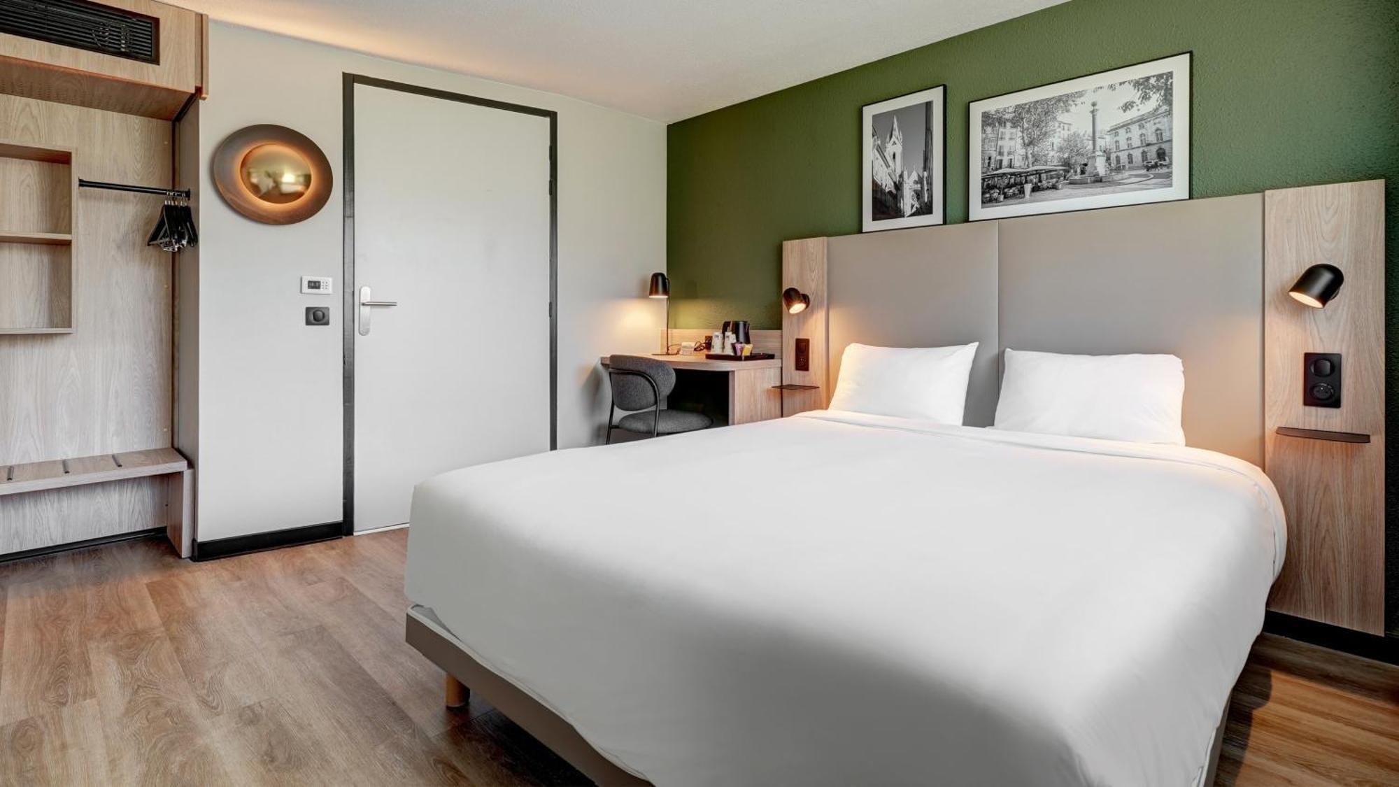 Hotel Campanile Argenteuil Exterior foto